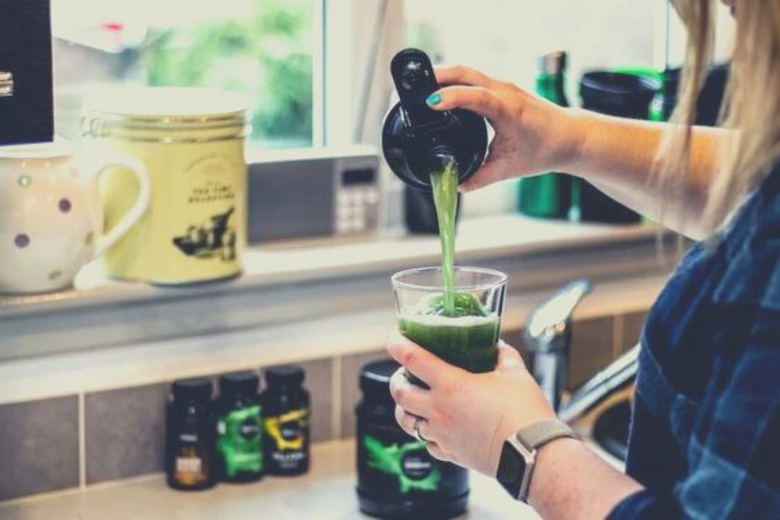 Lean Greens Powder pouring smoothie